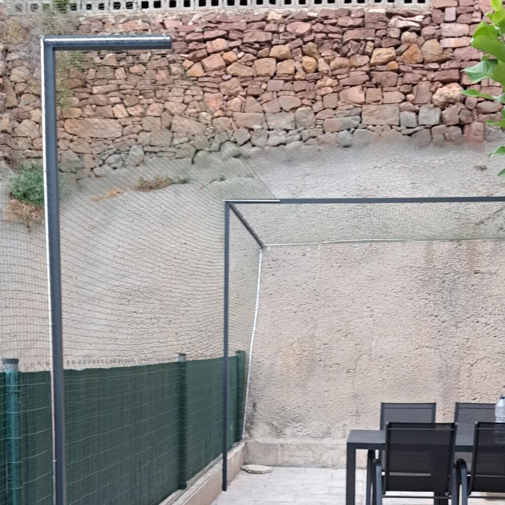 Instagram post from redesparagatos. This post is in position 4.
